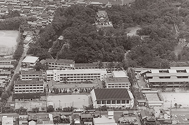 上野高校と上野城