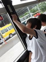 バスの中２