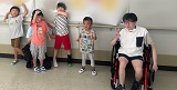 小学部1組と高等部の集合写真