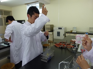 食品科学コースの様子1