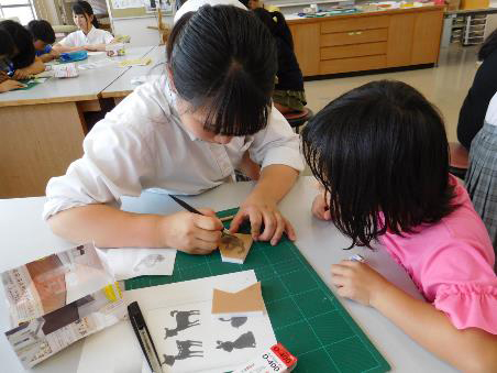 地域の子どもたちとの交流会（手芸講座・7月）