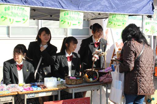 農芸祭でのバザー作品販売(11月)