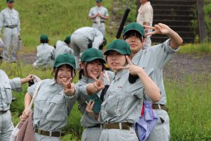 １学年農業学科が田植えを行いました。