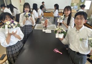 【農業科学科】フローリストによる特別授業を行いました