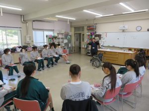 【生活福祉コース】介護講習で車椅子の介助を学びました📚
