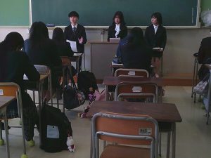 卒業生との懇談会を行いました