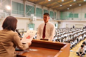 表彰伝達式・壮行会を行いました。