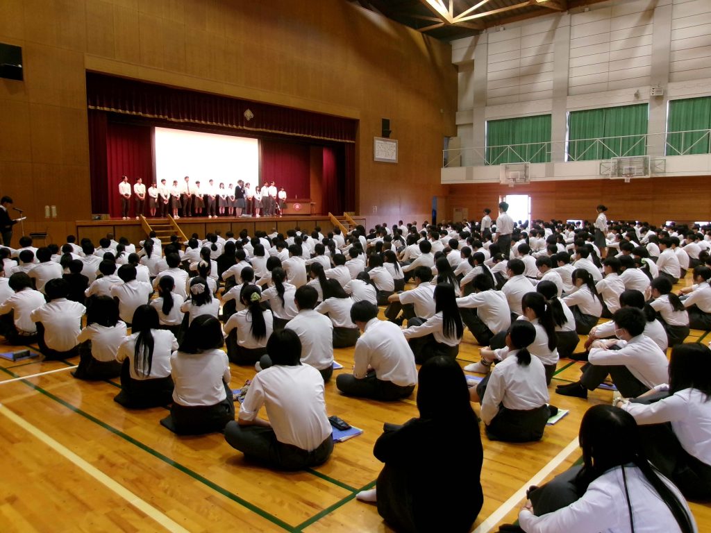 表彰式と壮行会を行いました