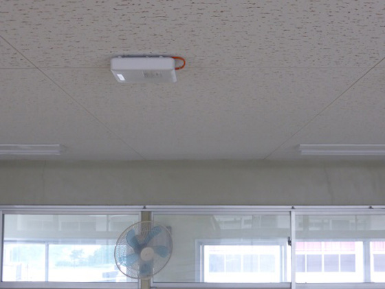 wi-fiルータ（教室天井）