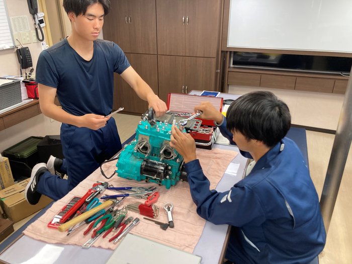 エンジン解体実習