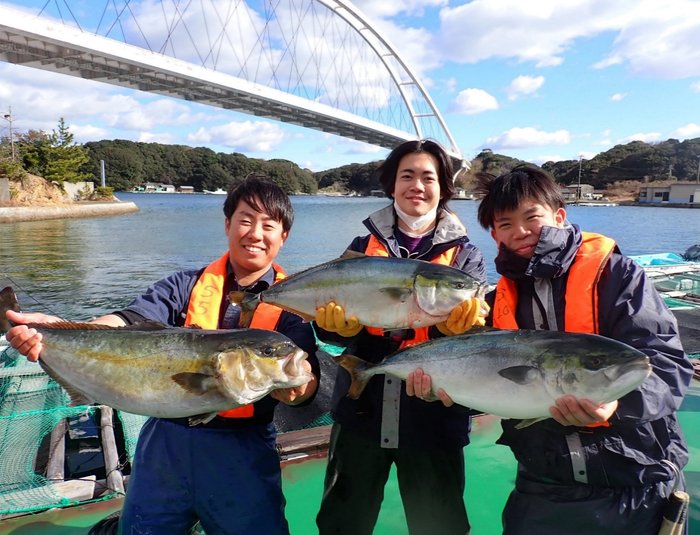 ブリの養殖実習(モジャコ採集)