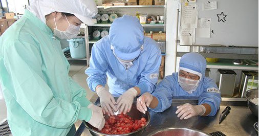 缶詰・瓶詰実習(いちごジャム製造)