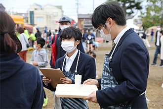 情報コミュニケーション科商品開発活動の様子