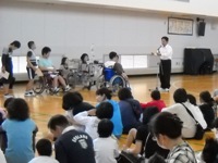 認証式をしている写真