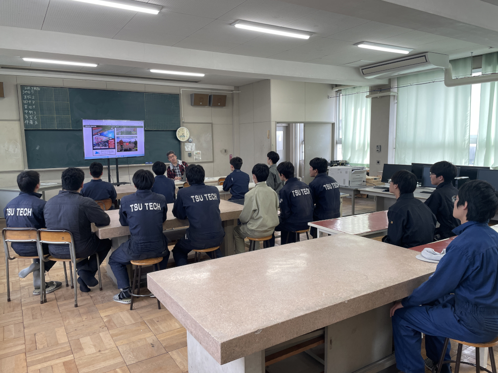 三重県立津工業高校　　制服作業服 ホーム -- 津工業高等学校